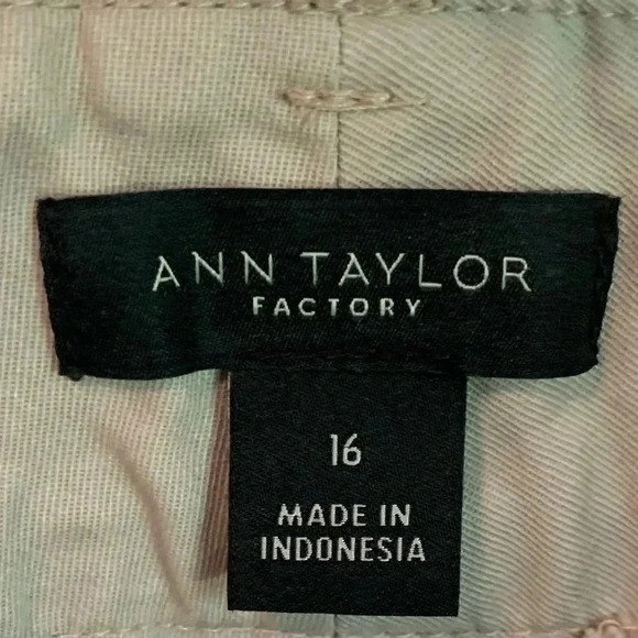Ann Taylor Khaki 5” Shorts - Picture 4 of 4
